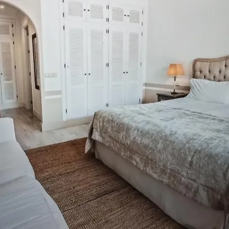 Gironella Apartment